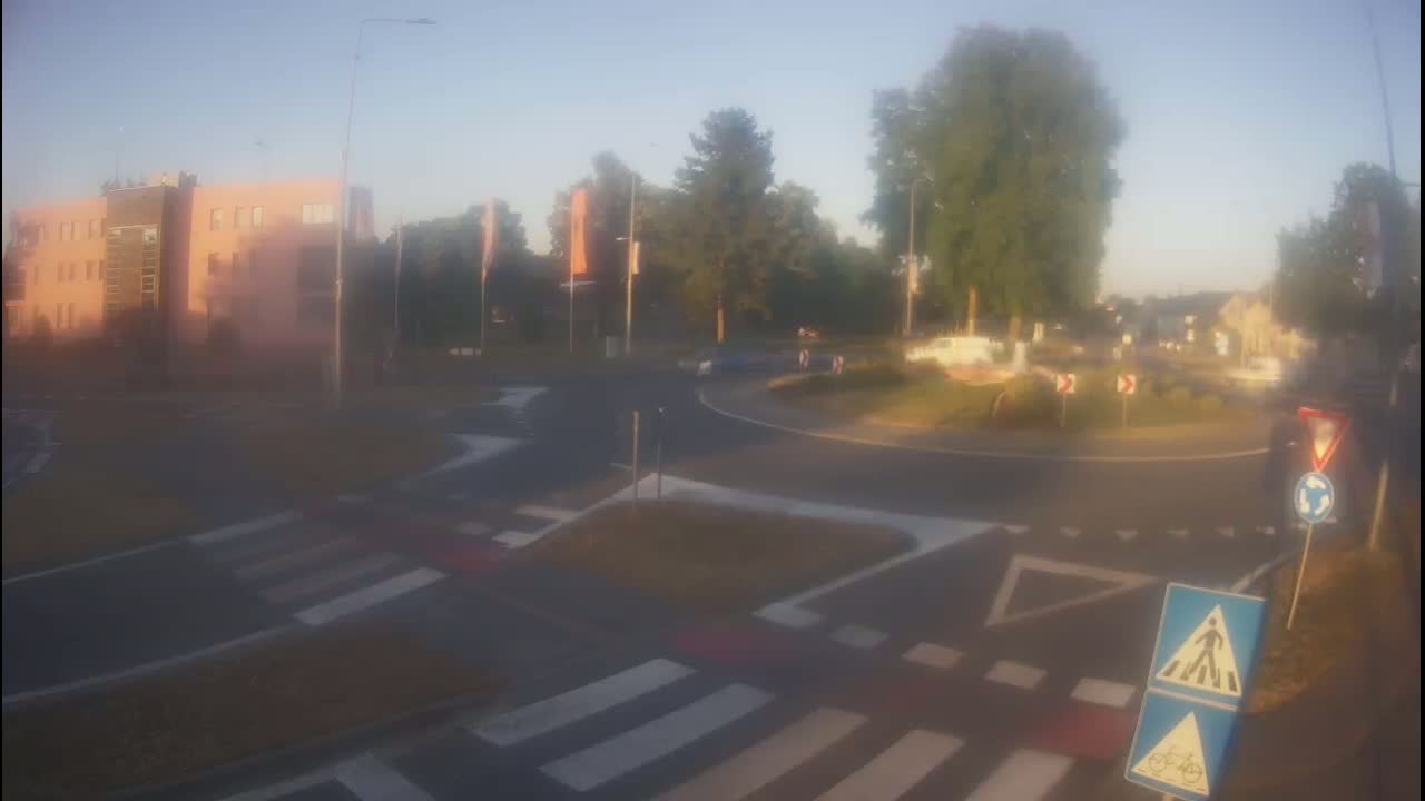 Belišće, Kralija Tomislava/Zeljeznicka/Kardinala Alojzija Stepinca Street Intersection Live Cam - 