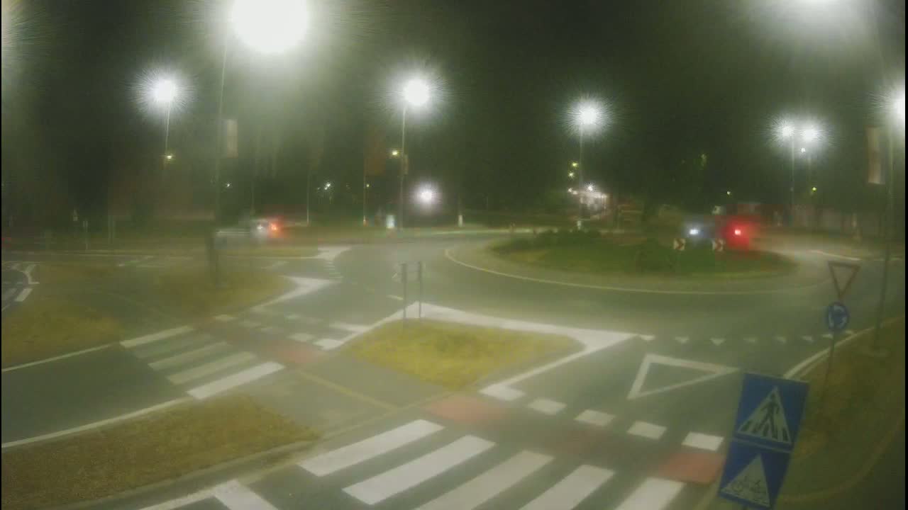 Belišće, Kralija Tomislava/Zeljeznicka/Kardinala Alojzija Stepinca Street Intersection Live Cam - 