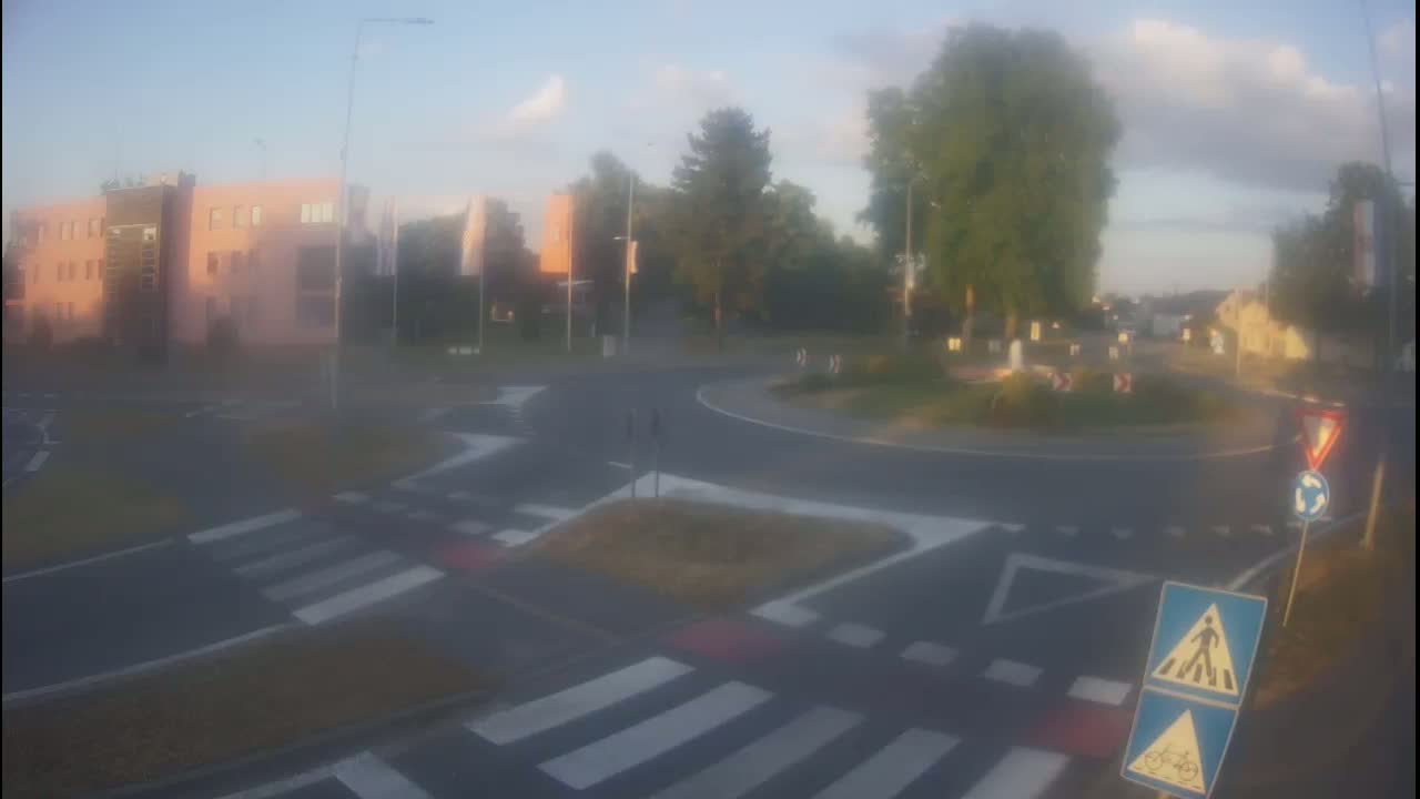Belišće, Kralija Tomislava/Zeljeznicka/Kardinala Alojzija Stepinca Street Intersection Live Cam - 