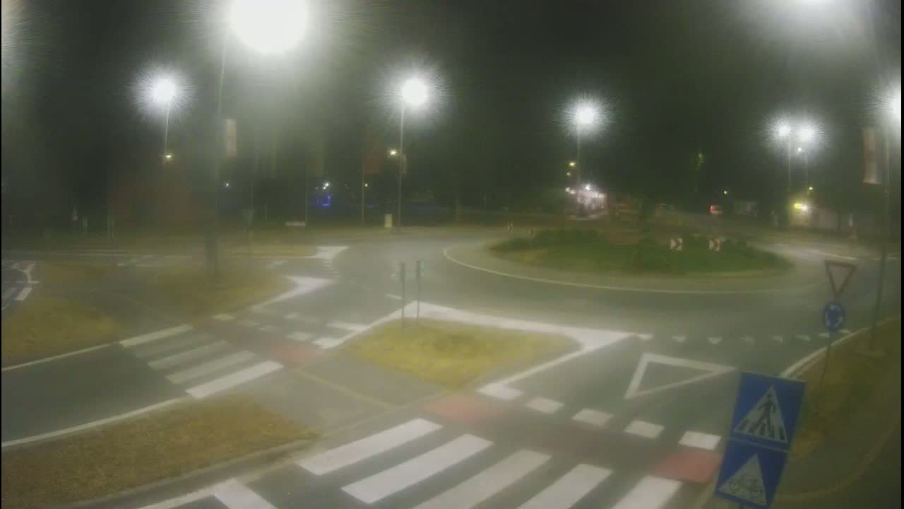 Belišće, Kralija Tomislava/Zeljeznicka/Kardinala Alojzija Stepinca Street Intersection Live Cam - 