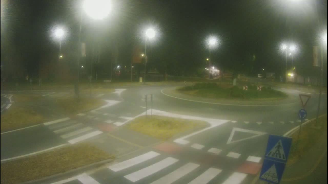 Belišće, Kralija Tomislava/Zeljeznicka/Kardinala Alojzija Stepinca Street Intersection Live Cam - 