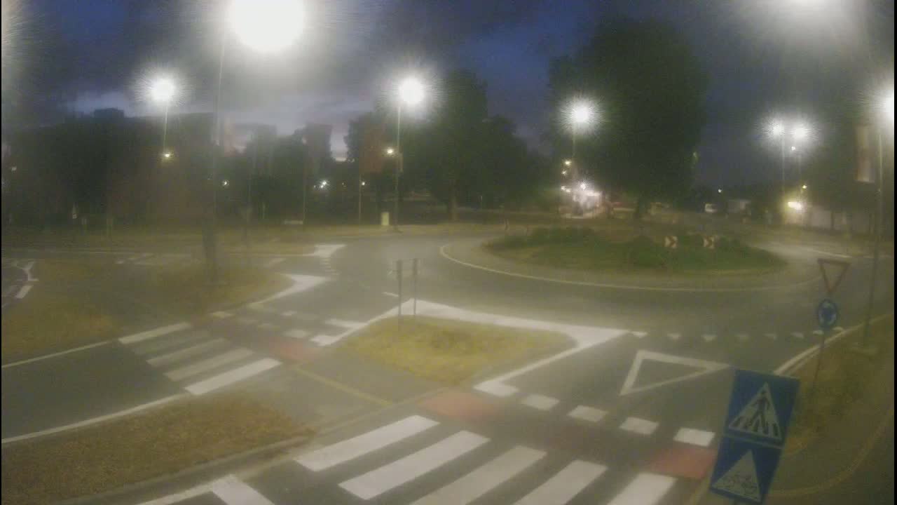 Belišće, Kralija Tomislava/Zeljeznicka/Kardinala Alojzija Stepinca Street Intersection Live Cam - 