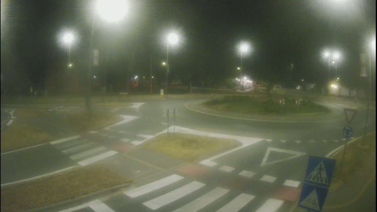 Belišće, Kralija Tomislava/Zeljeznicka/Kardinala Alojzija Stepinca Street Intersection Live Cam - 