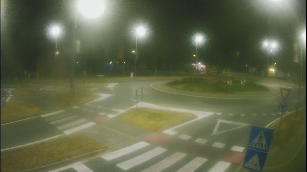 Belišće, Kralija Tomislava/Zeljeznicka/Kardinala Alojzija Stepinca Street Intersection Live Cam - 