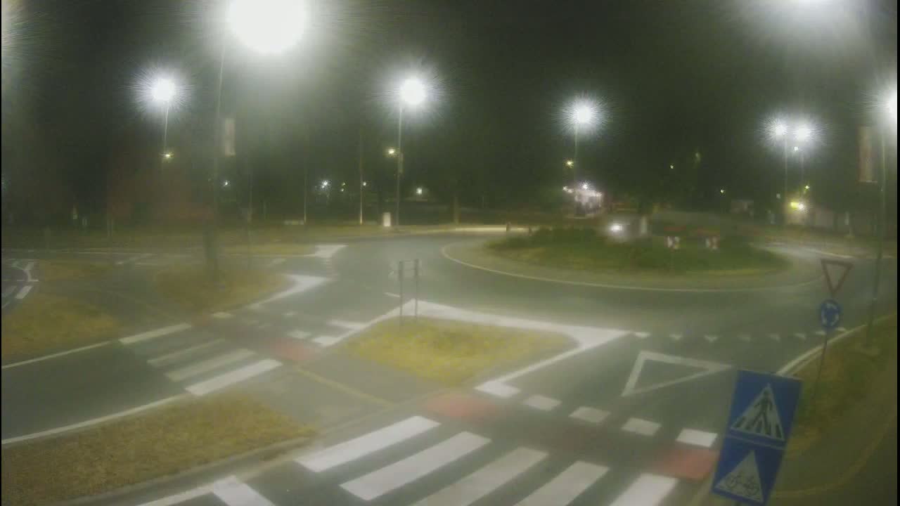 Belišće, Kralija Tomislava/Zeljeznicka/Kardinala Alojzija Stepinca Street Intersection Live Cam - 