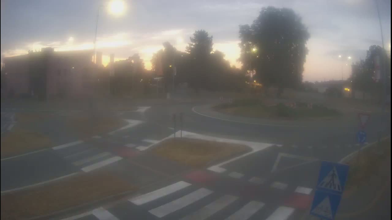 Belišće, Kralija Tomislava/Zeljeznicka/Kardinala Alojzija Stepinca Street Intersection Live Cam - 
