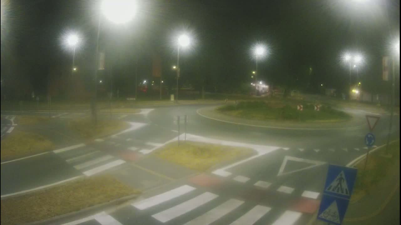 Belišće, Kralija Tomislava/Zeljeznicka/Kardinala Alojzija Stepinca Street Intersection Live Cam - 