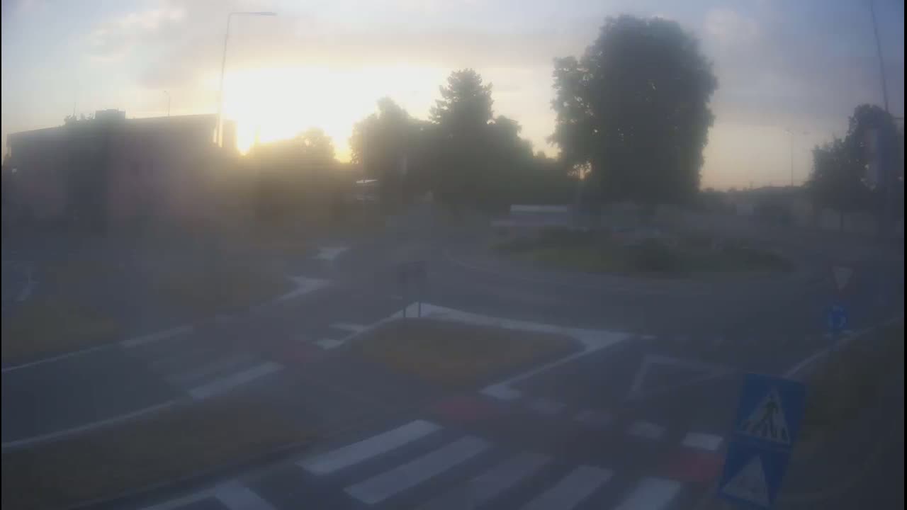Belišće, Kralija Tomislava/Zeljeznicka/Kardinala Alojzija Stepinca Street Intersection Live Cam - 