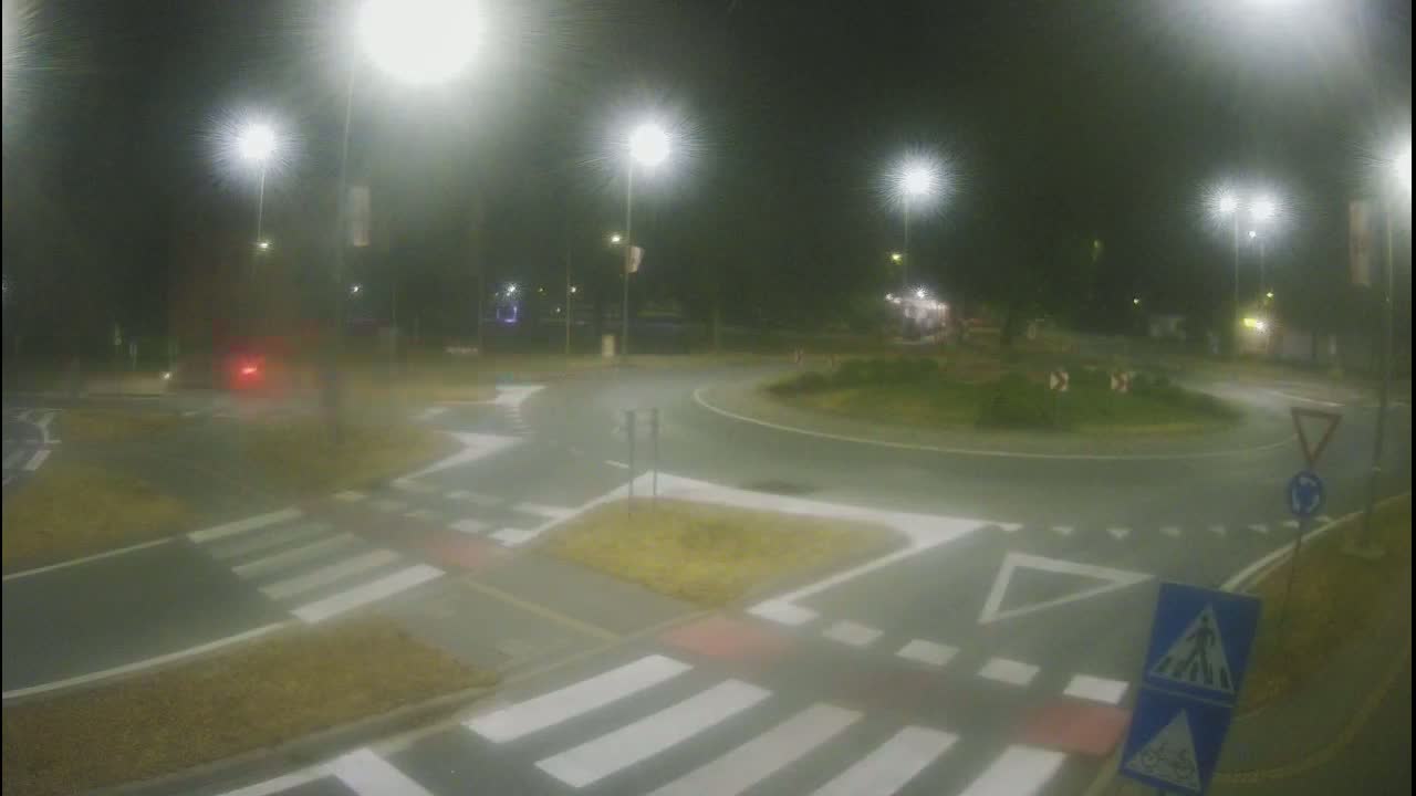 Belišće, Kralija Tomislava/Zeljeznicka/Kardinala Alojzija Stepinca Street Intersection Live Cam - 