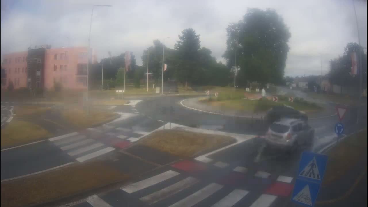 Belišće, Kralija Tomislava/Zeljeznicka/Kardinala Alojzija Stepinca Street Intersection Live Cam - 
