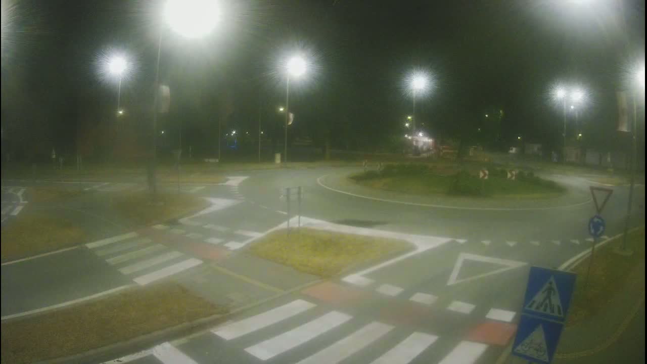 Belišće, Kralija Tomislava/Zeljeznicka/Kardinala Alojzija Stepinca Street Intersection Live Cam - 