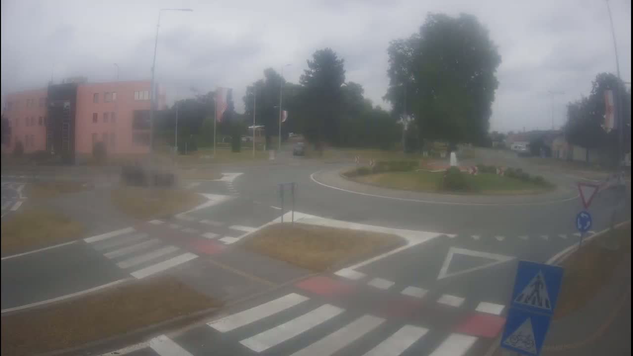 Belišće, Kralija Tomislava/Zeljeznicka/Kardinala Alojzija Stepinca Street Intersection Live Cam - 