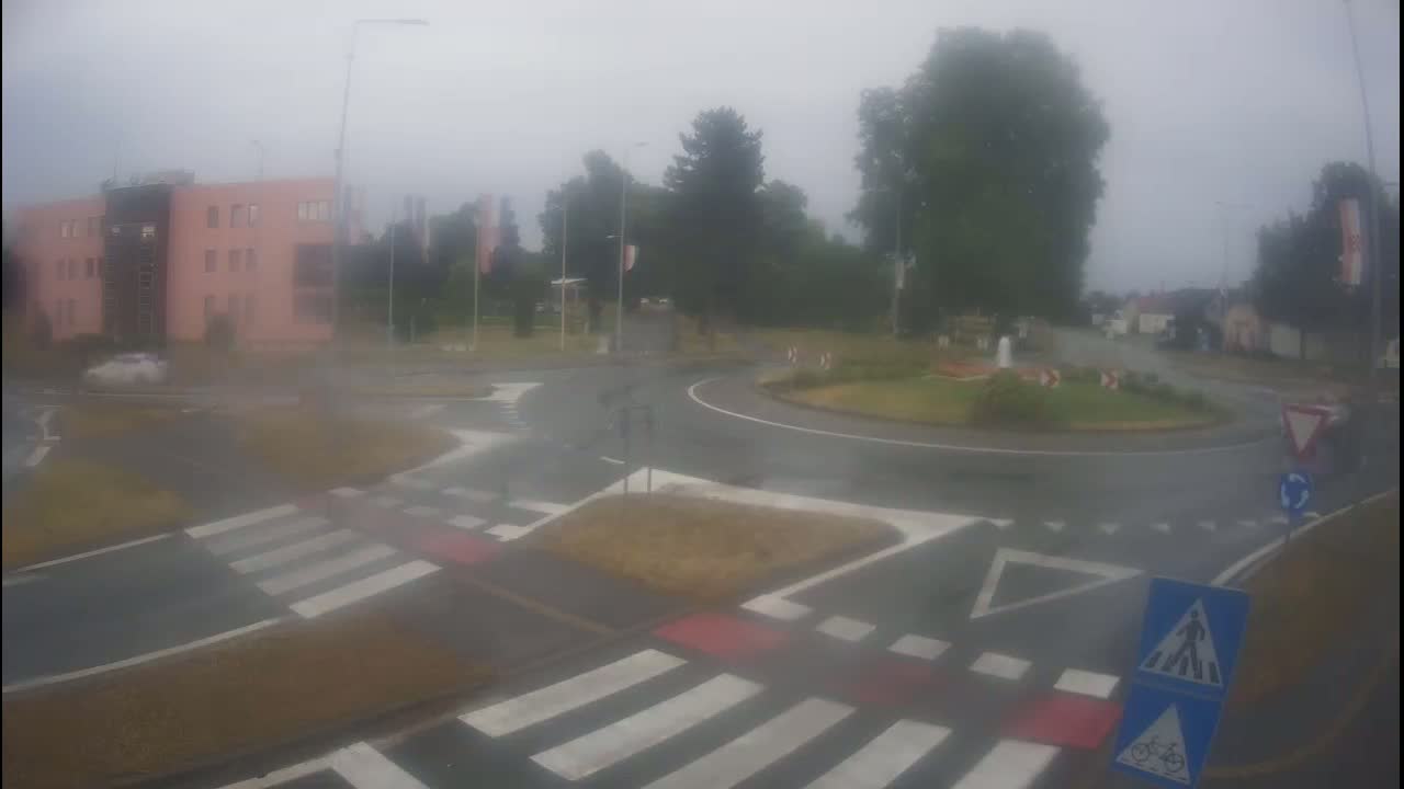 Belišće, Kralija Tomislava/Zeljeznicka/Kardinala Alojzija Stepinca Street Intersection Live Cam - 