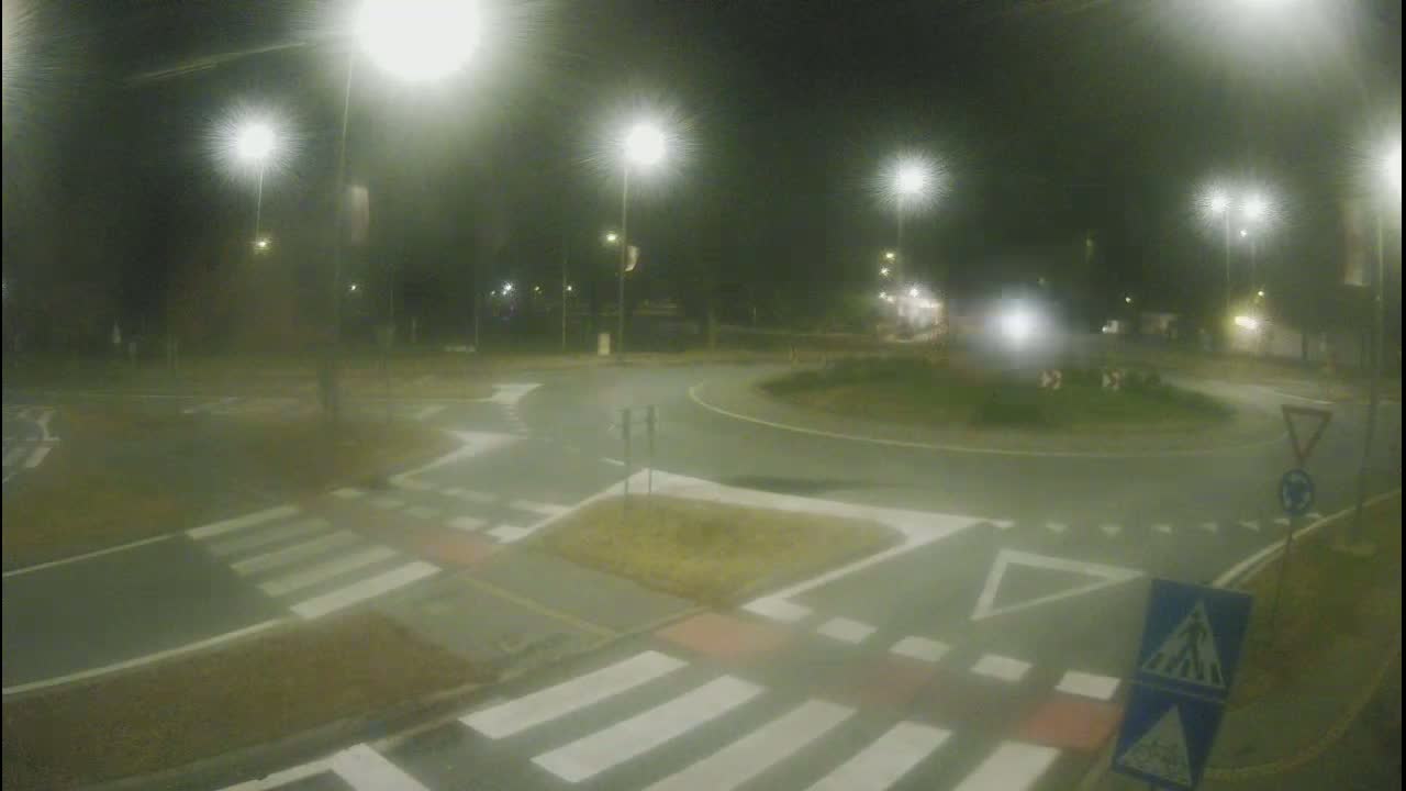 Belišće, Kralija Tomislava/Zeljeznicka/Kardinala Alojzija Stepinca Street Intersection Live Cam - 