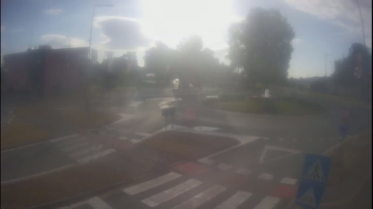 Belišće, Kralija Tomislava/Zeljeznicka/Kardinala Alojzija Stepinca Street Intersection Live Cam - 