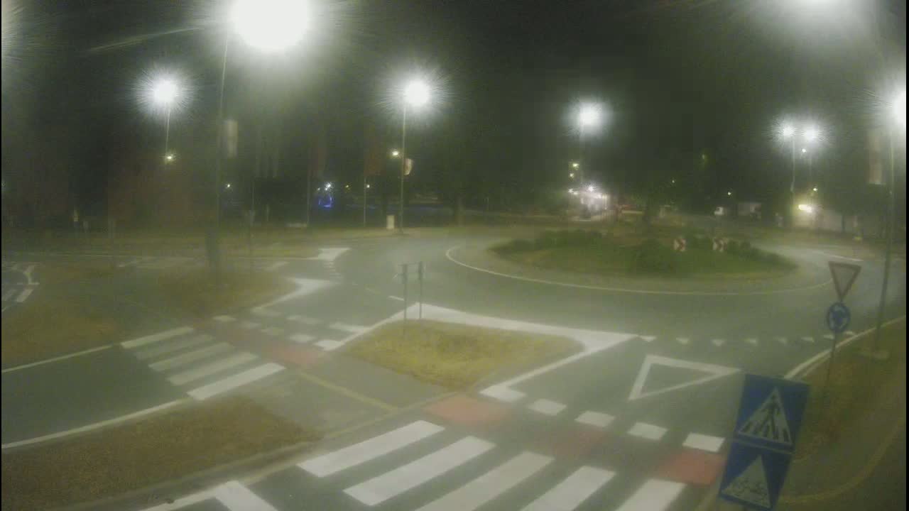 Belišće, Kralija Tomislava/Zeljeznicka/Kardinala Alojzija Stepinca Street Intersection Live Cam - 