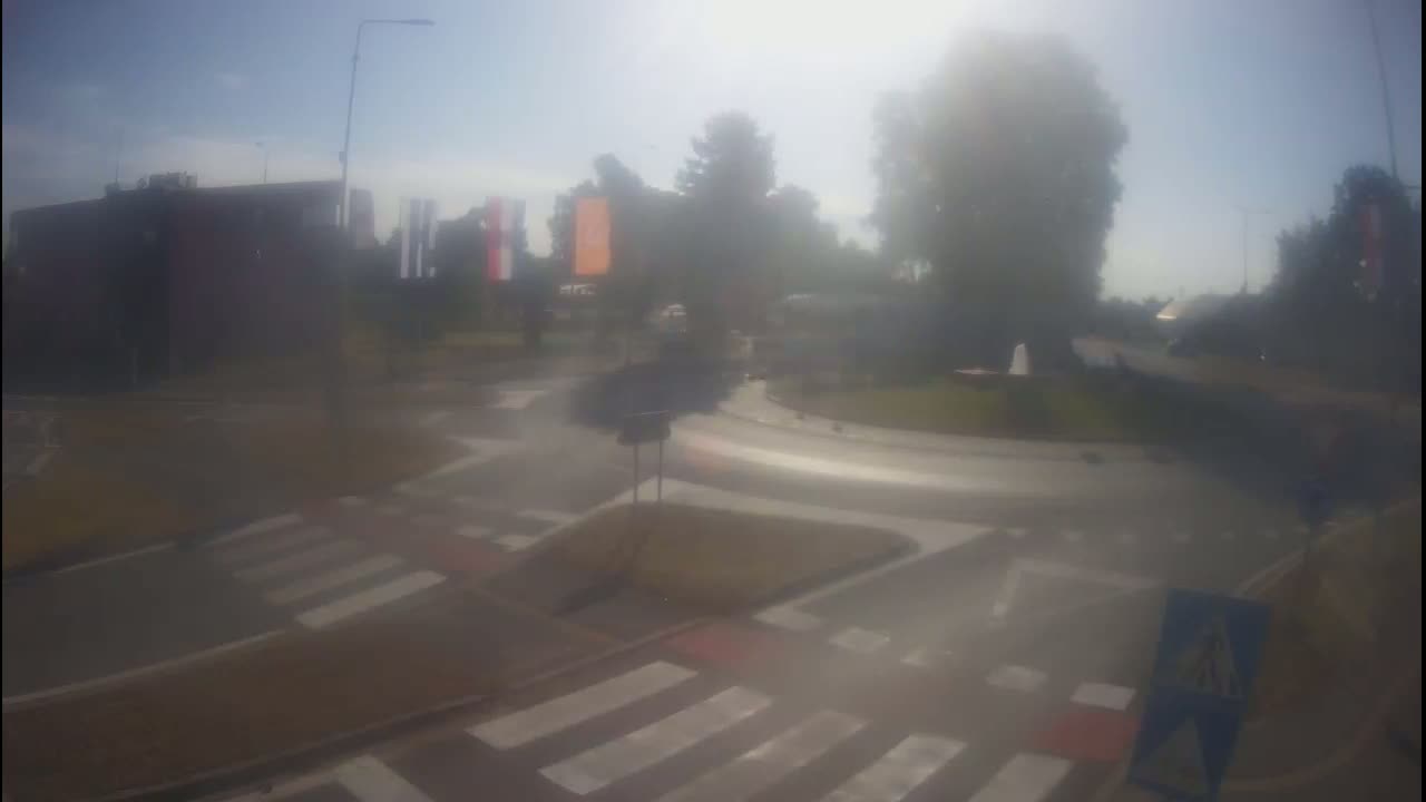 Belišće, Kralija Tomislava/Zeljeznicka/Kardinala Alojzija Stepinca Street Intersection Live Cam - 