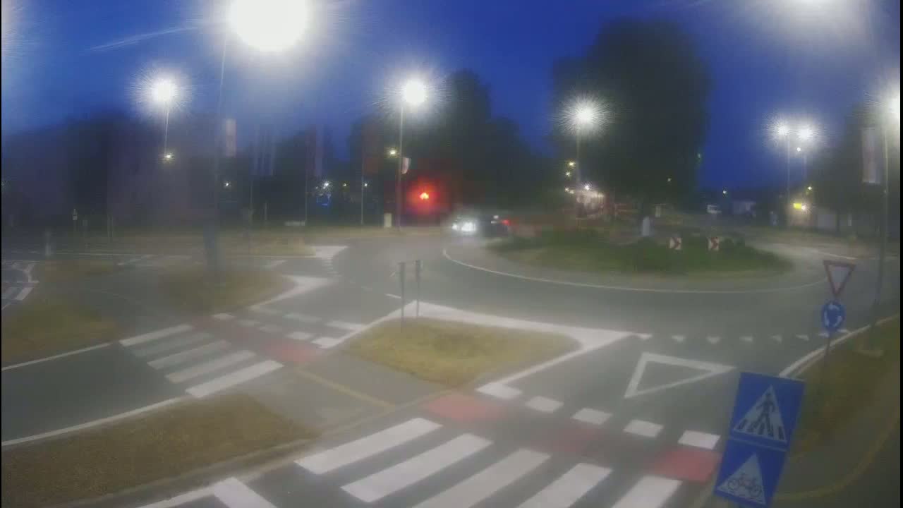 Belišće, Kralija Tomislava/Zeljeznicka/Kardinala Alojzija Stepinca Street Intersection Live Cam - 