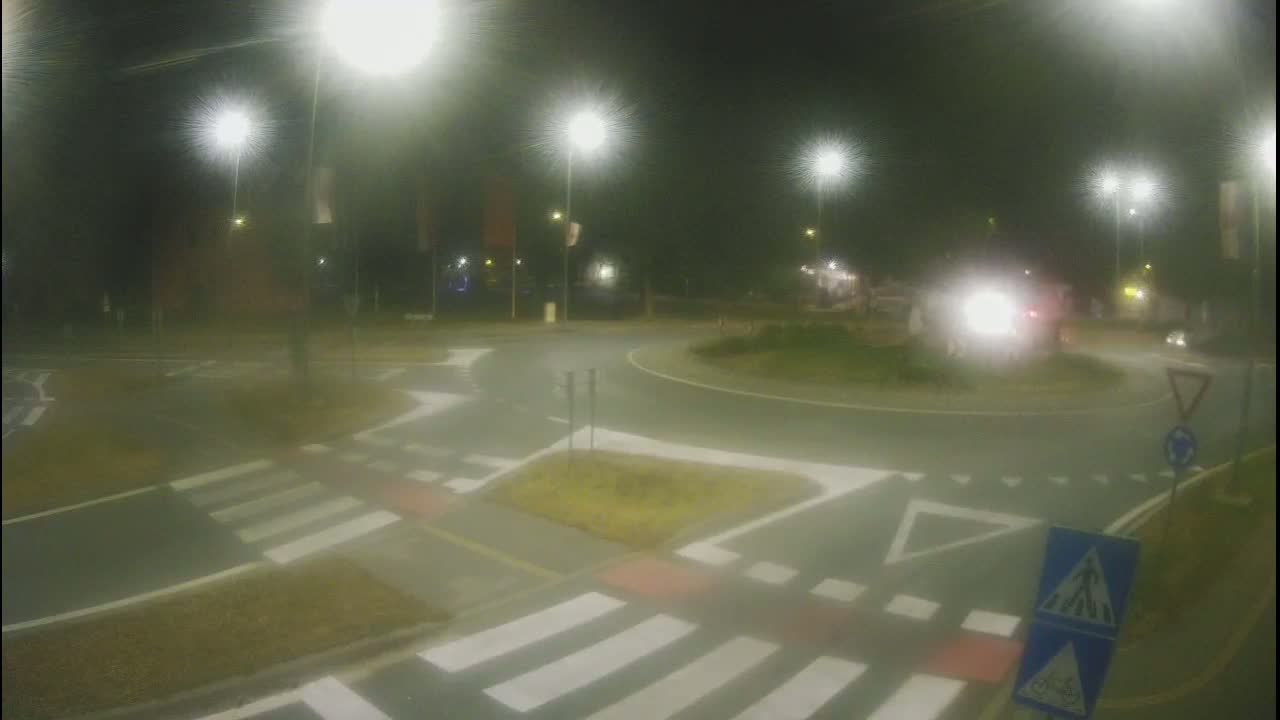 Belišće, Kralija Tomislava/Zeljeznicka/Kardinala Alojzija Stepinca Street Intersection Live Cam - 