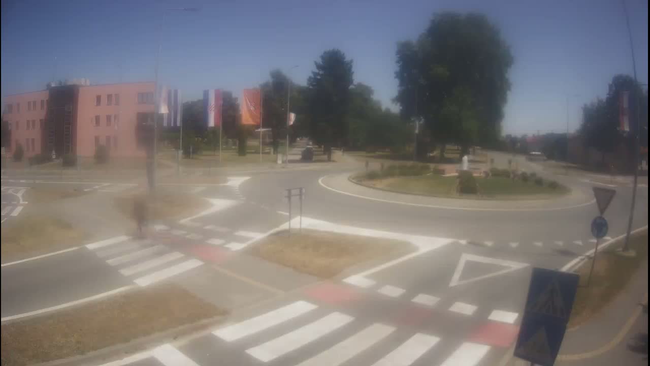 Belišće, Kralija Tomislava/Zeljeznicka/Kardinala Alojzija Stepinca Street Intersection Live Cam -