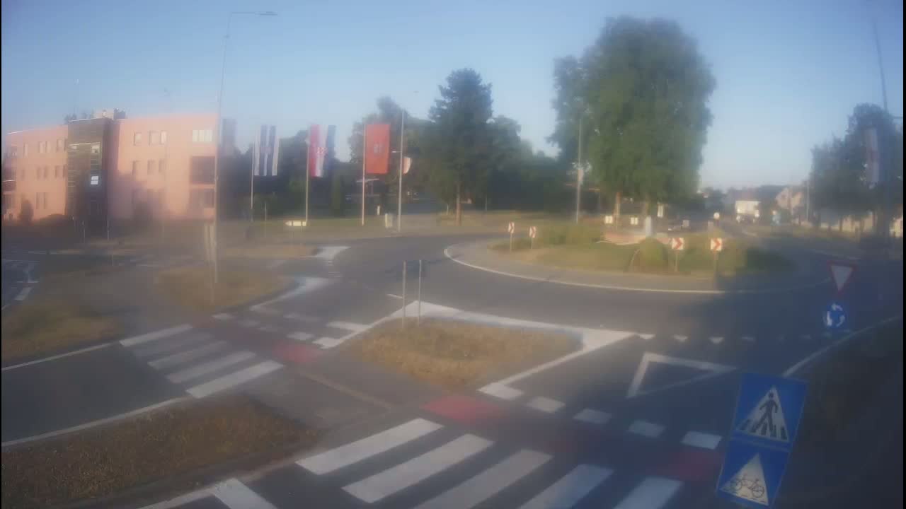 Belišće, Kralija Tomislava/Zeljeznicka/Kardinala Alojzija Stepinca Street Intersection Live Cam -