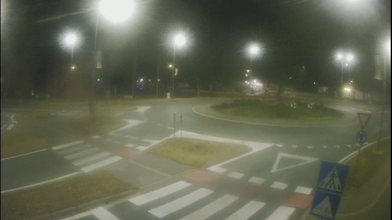 Belišće, Kralija Tomislava/Zeljeznicka/Kardinala Alojzija Stepinca Street Intersection Live Cam -