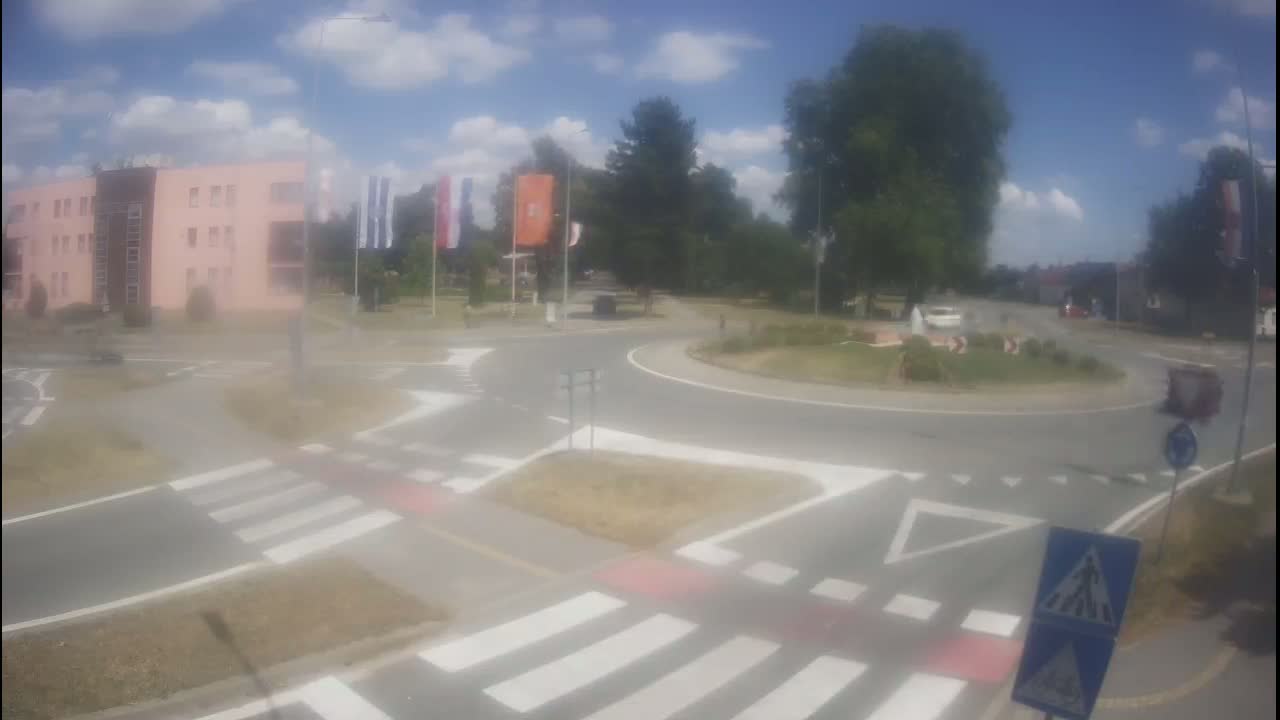 Belišće, Kralija Tomislava/Zeljeznicka/Kardinala Alojzija Stepinca Street Intersection Live Cam -