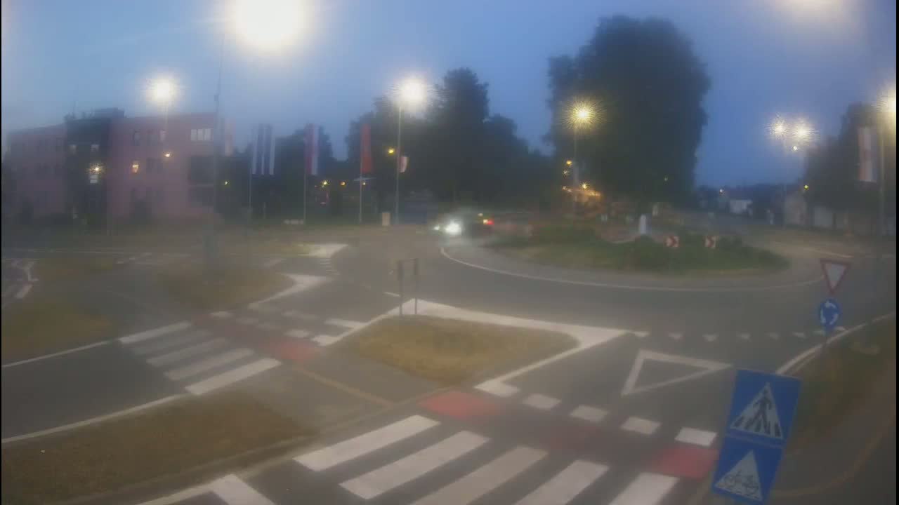 Belišće, Kralija Tomislava/Zeljeznicka/Kardinala Alojzija Stepinca Street Intersection Live Cam -