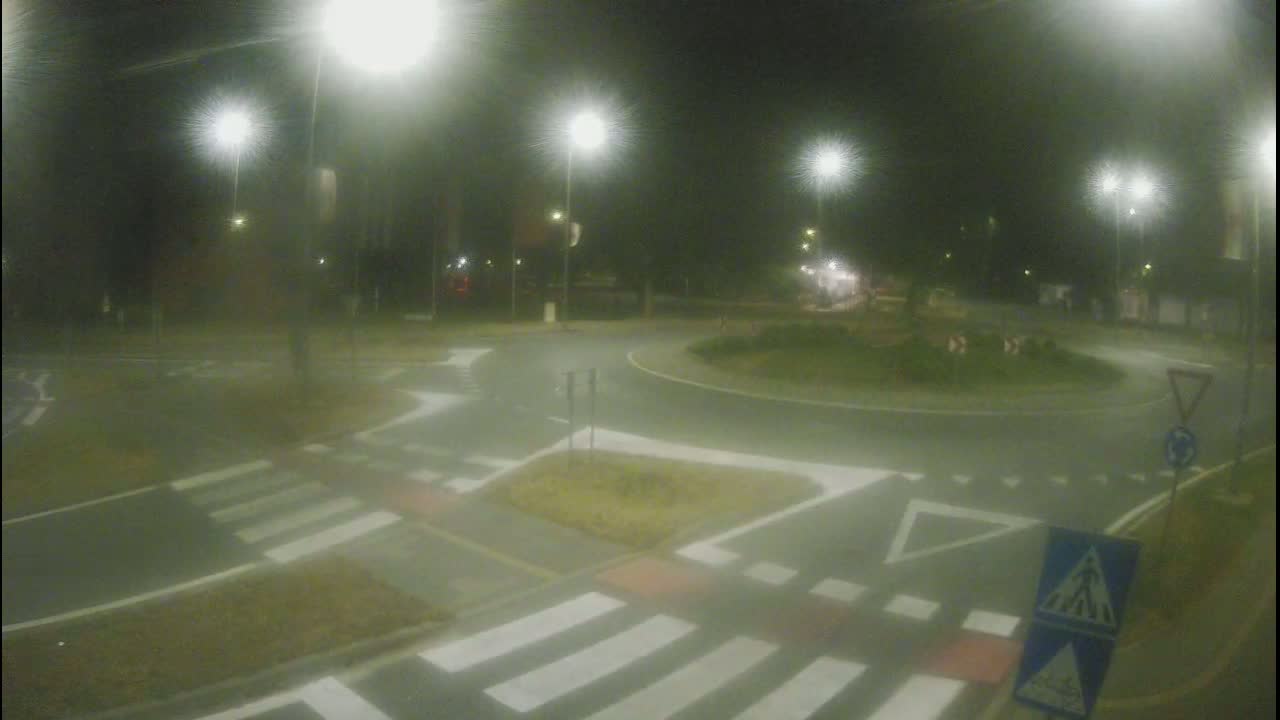 Belišće, Kralija Tomislava/Zeljeznicka/Kardinala Alojzija Stepinca Street Intersection Live Cam -