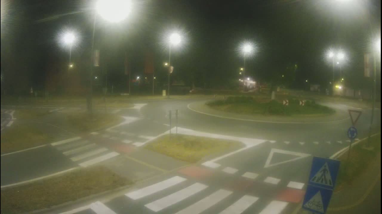 Belišće, Kralija Tomislava/Zeljeznicka/Kardinala Alojzija Stepinca Street Intersection Live Cam -