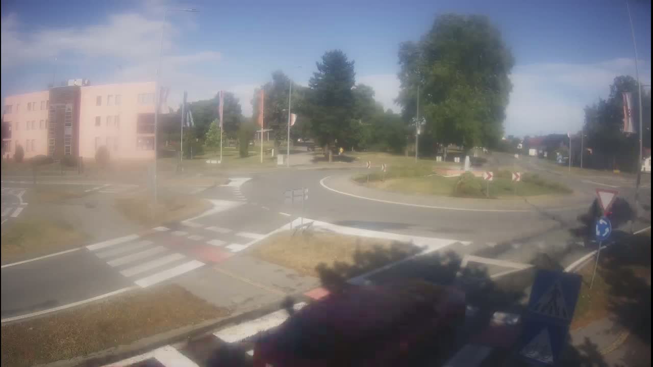 Belišće, Kralija Tomislava/Zeljeznicka/Kardinala Alojzija Stepinca Street Intersection Live Cam -