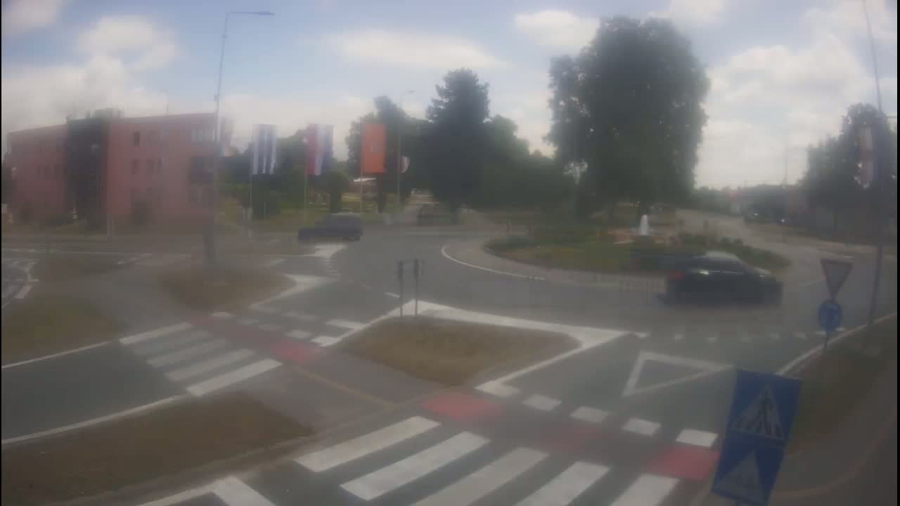 Belišće, Kralija Tomislava/Zeljeznicka/Kardinala Alojzija Stepinca Street Intersection Live Cam -