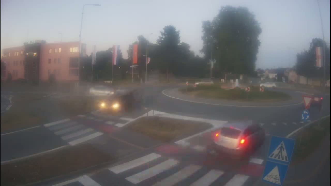 Belišće, Kralija Tomislava/Zeljeznicka/Kardinala Alojzija Stepinca Street Intersection Live Cam -
