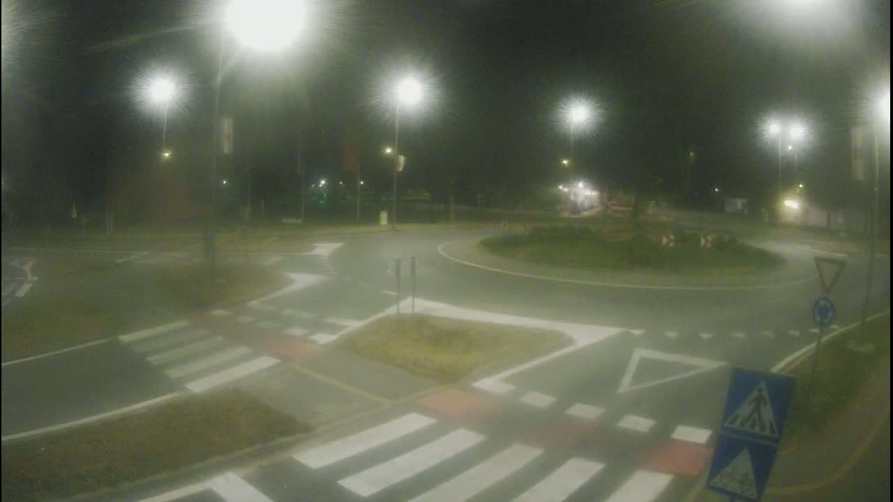 Belišće, Kralija Tomislava/Zeljeznicka/Kardinala Alojzija Stepinca Street Intersection Live Cam -