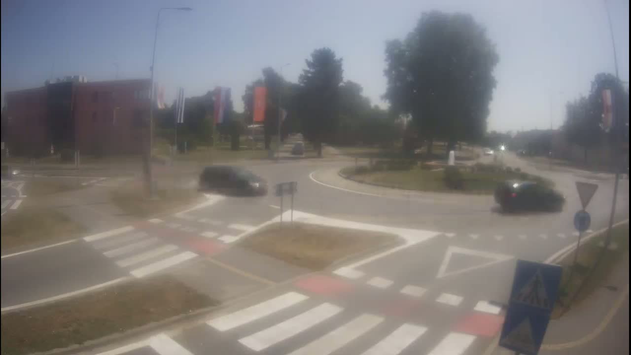 Belišće, Kralija Tomislava/Zeljeznicka/Kardinala Alojzija Stepinca Street Intersection Live Cam -