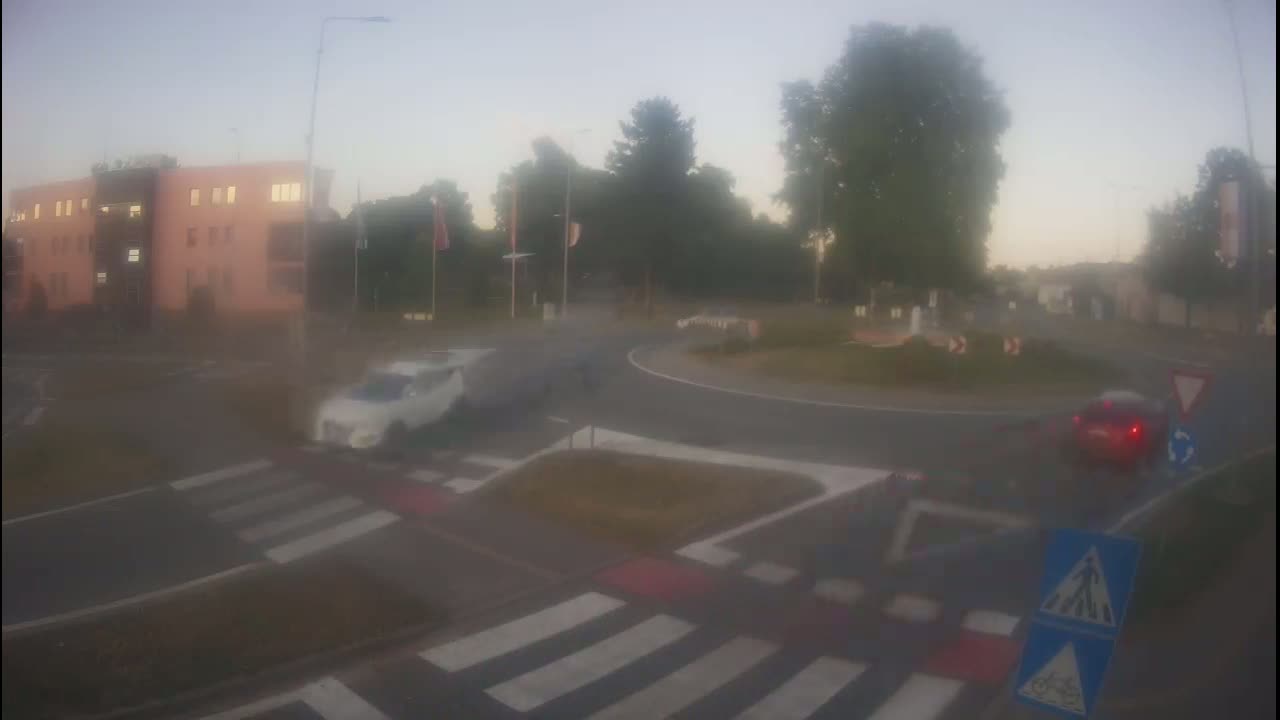 Belišće, Kralija Tomislava/Zeljeznicka/Kardinala Alojzija Stepinca Street Intersection Live Cam -
