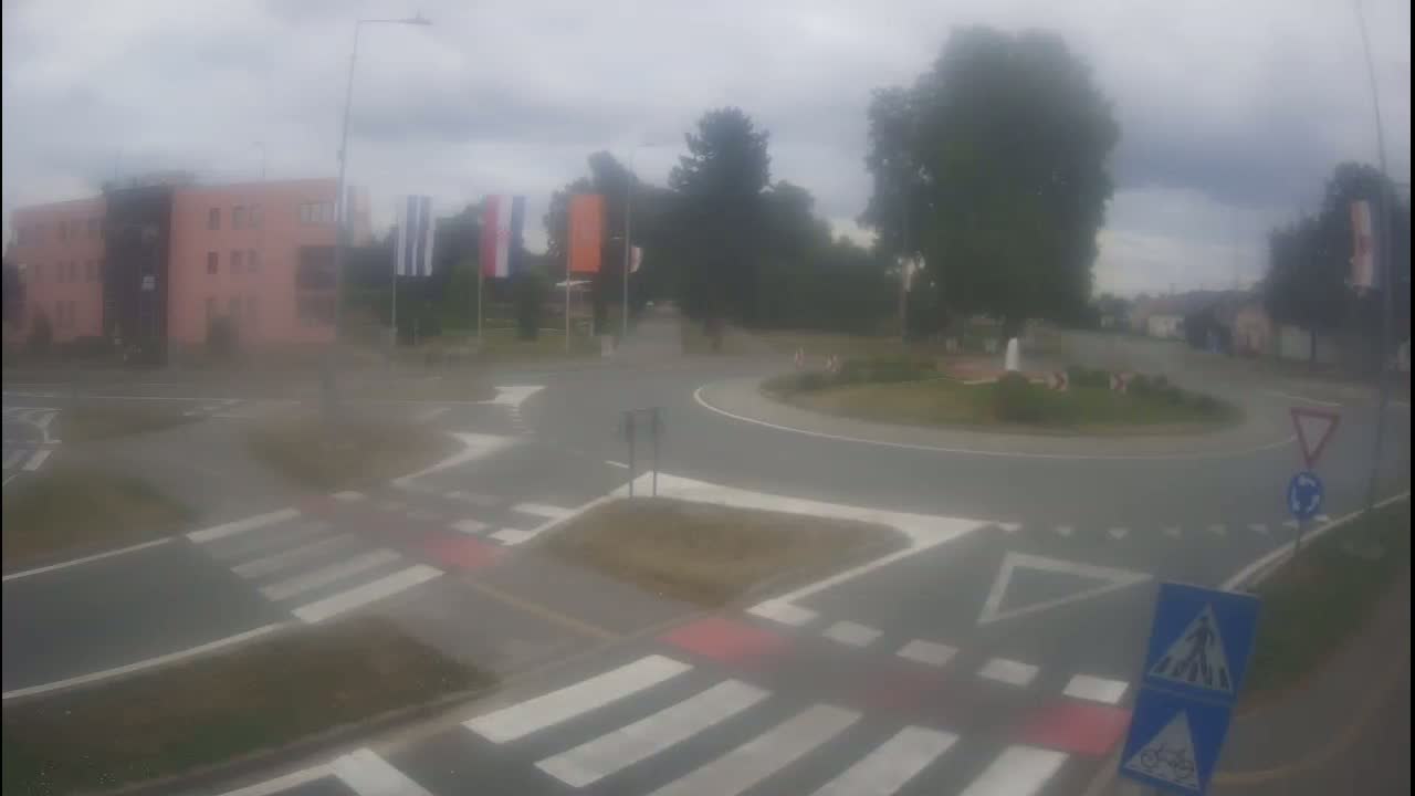 Belišće, Kralija Tomislava/Zeljeznicka/Kardinala Alojzija Stepinca Street Intersection Live Cam -