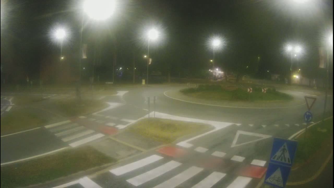 Belišće, Kralija Tomislava/Zeljeznicka/Kardinala Alojzija Stepinca Street Intersection Live Cam -
