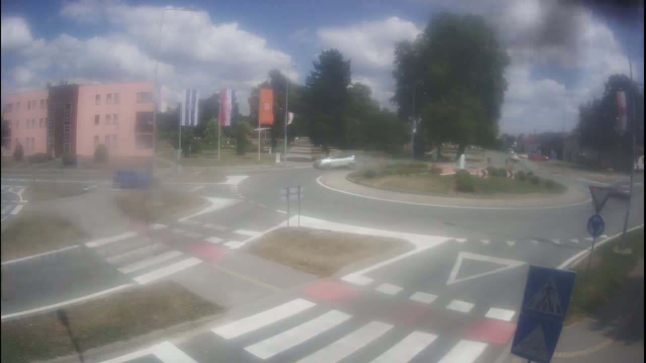 Belišće, Kralija Tomislava/Zeljeznicka/Kardinala Alojzija Stepinca Street Intersection Live Cam -