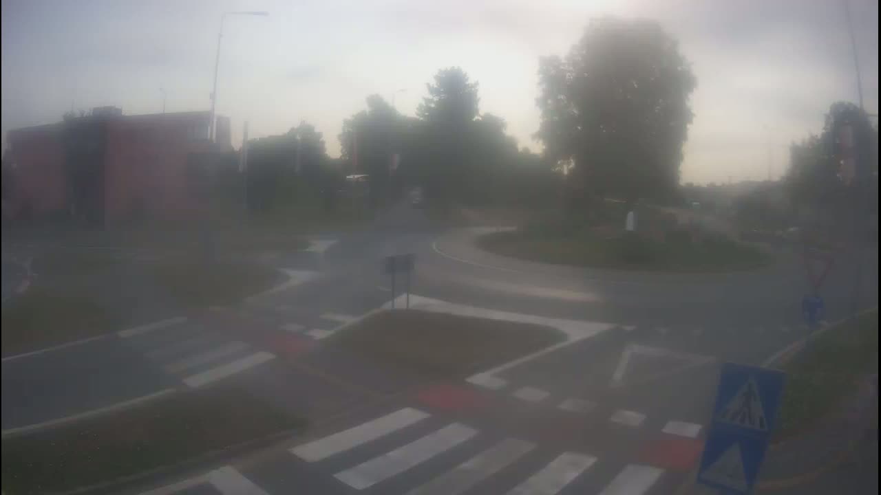 Belišće, Kralija Tomislava/Zeljeznicka/Kardinala Alojzija Stepinca Street Intersection Live Cam - 