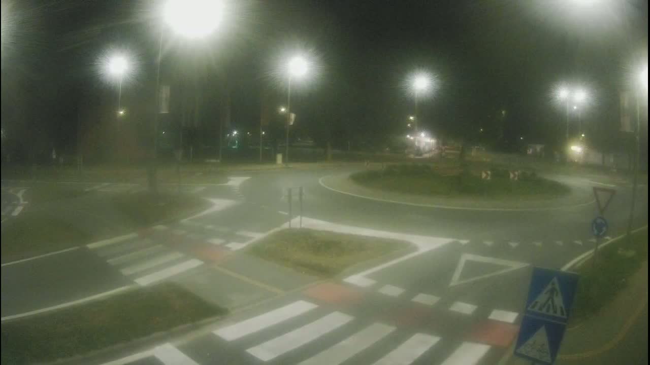 Belišće, Kralija Tomislava/Zeljeznicka/Kardinala Alojzija Stepinca Street Intersection Live Cam - 