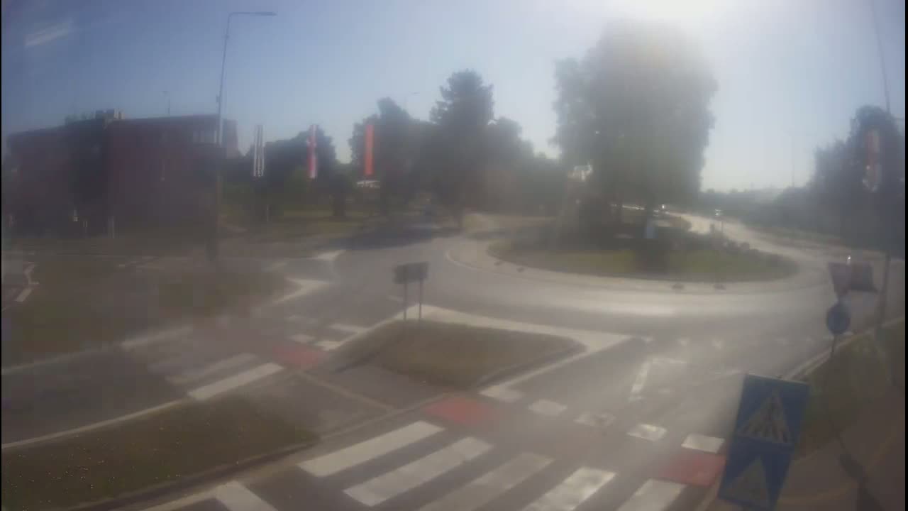 Belišće, Kralija Tomislava/Zeljeznicka/Kardinala Alojzija Stepinca Street Intersection Live Cam - 