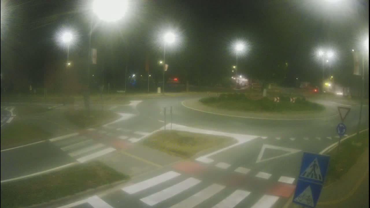 Belišće, Kralija Tomislava/Zeljeznicka/Kardinala Alojzija Stepinca Street Intersection Live Cam - 