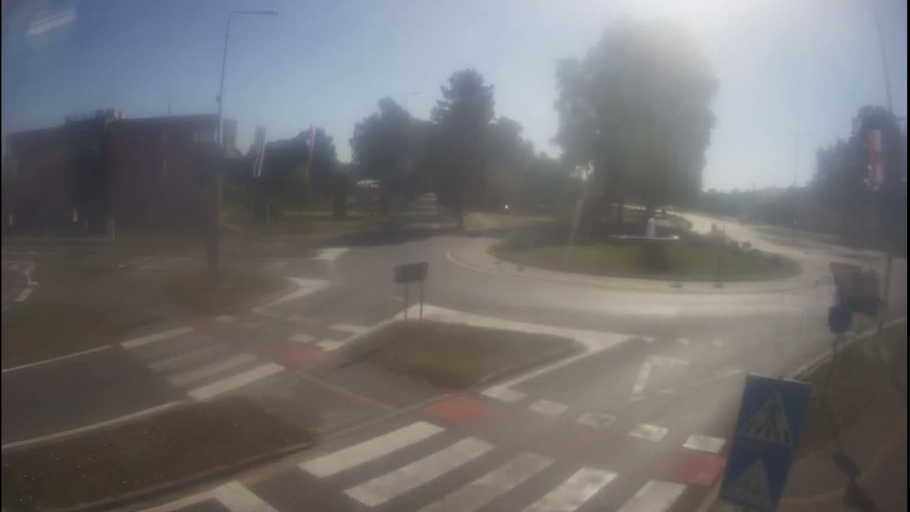 Belišće, Kralija Tomislava/Zeljeznicka/Kardinala Alojzija Stepinca Street Intersection Live Cam - 
