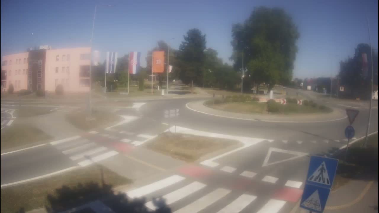 Belišće, Kralija Tomislava/Zeljeznicka/Kardinala Alojzija Stepinca Street Intersection Live Cam - 