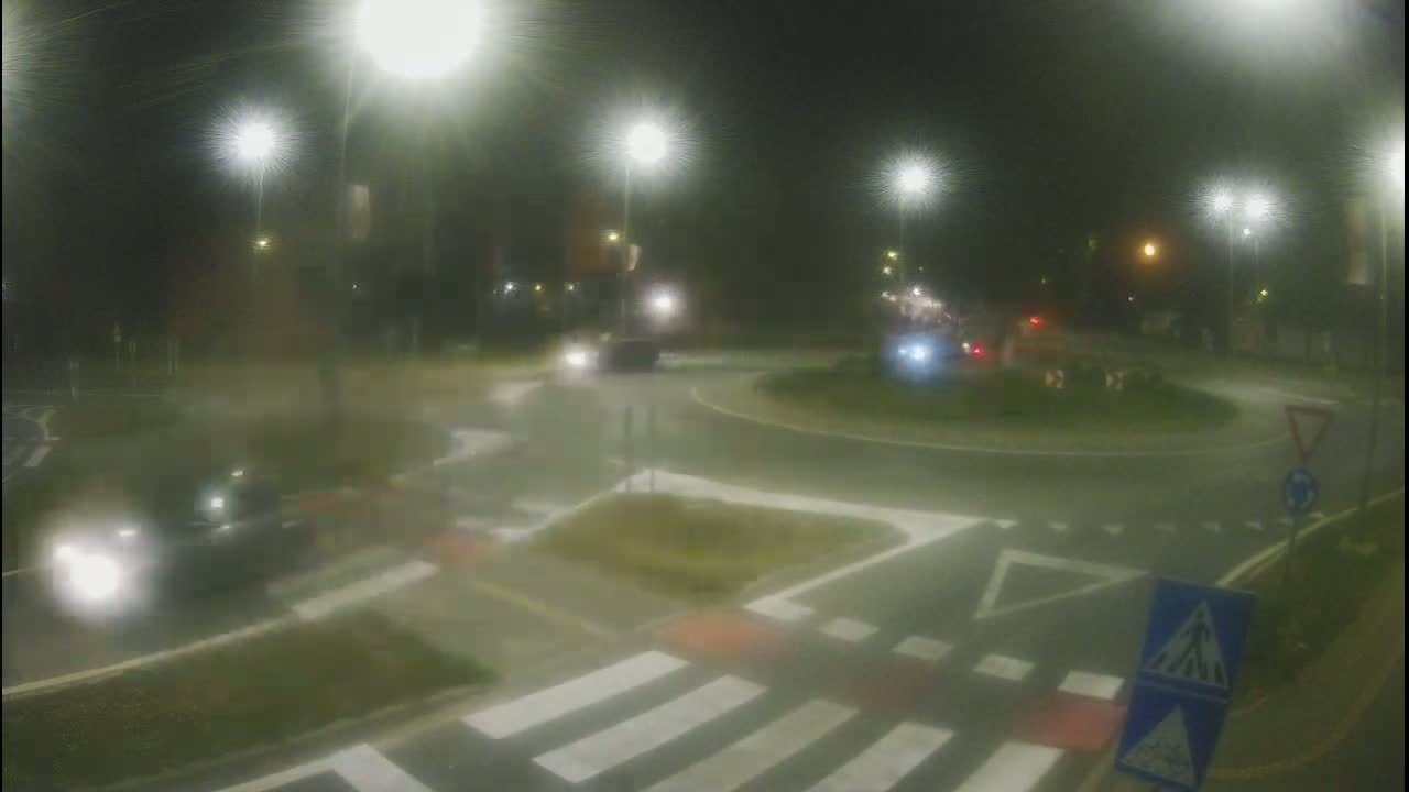 Belišće, Kralija Tomislava/Zeljeznicka/Kardinala Alojzija Stepinca Street Intersection Live Cam - 