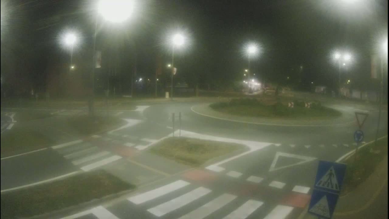 Belišće, Kralija Tomislava/Zeljeznicka/Kardinala Alojzija Stepinca Street Intersection Live Cam - 
