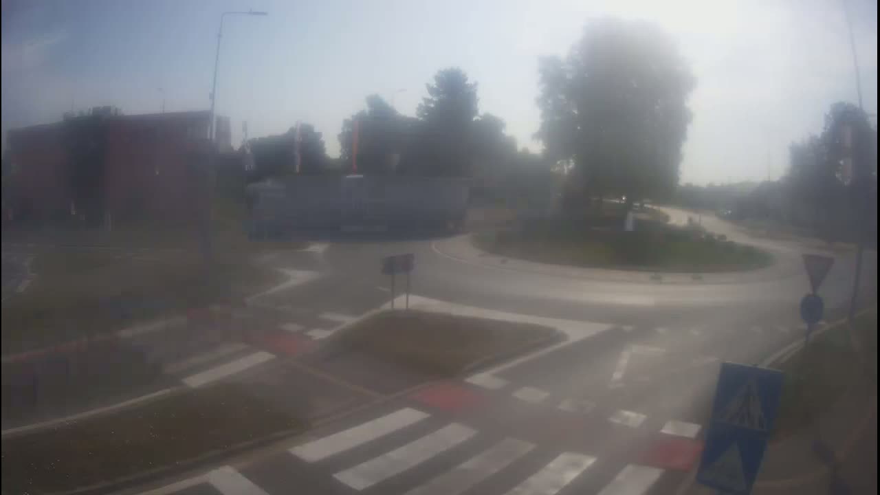 Belišće, Kralija Tomislava/Zeljeznicka/Kardinala Alojzija Stepinca Street Intersection Live Cam - 