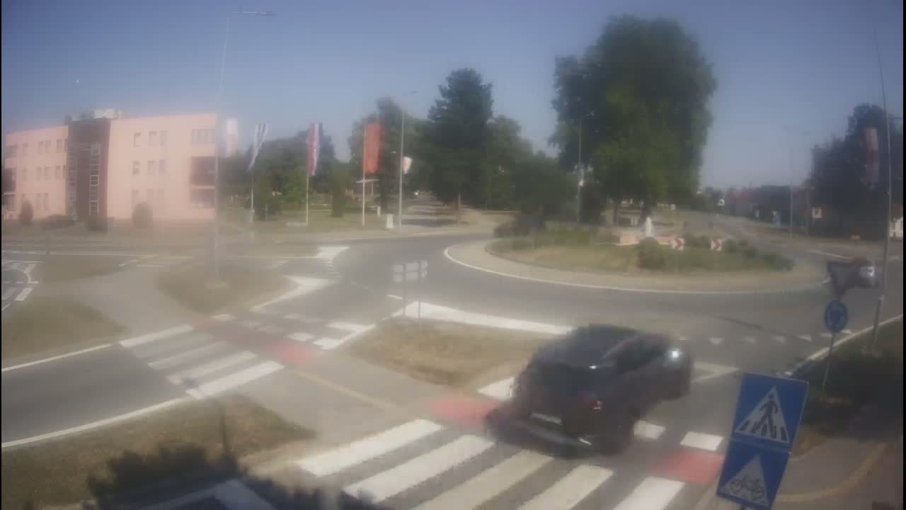 Belišće, Kralija Tomislava/Zeljeznicka/Kardinala Alojzija Stepinca Street Intersection Live Cam - 