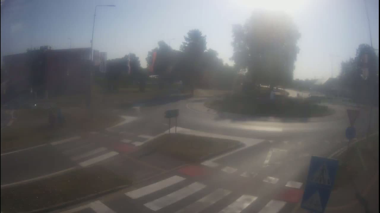 Belišće, Kralija Tomislava/Zeljeznicka/Kardinala Alojzija Stepinca Street Intersection Live Cam - 